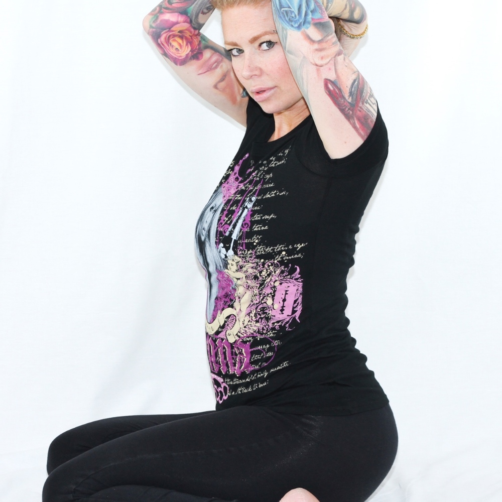 Rare from “Hello Jenna” series Swarovski Queen tee - Picture 2 of 8